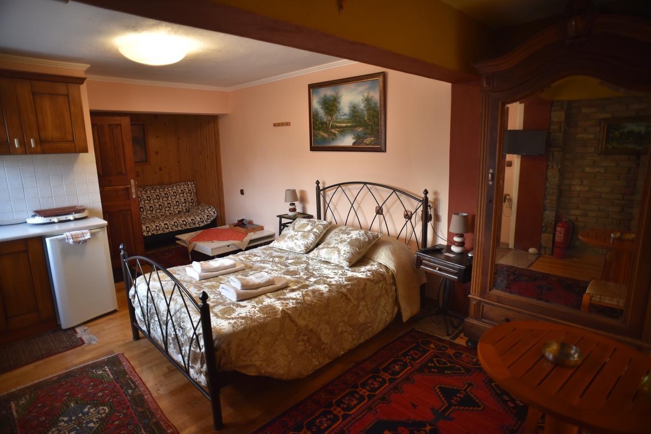 Santa Marina Guesthouse Káto Loutrákion 외부 사진