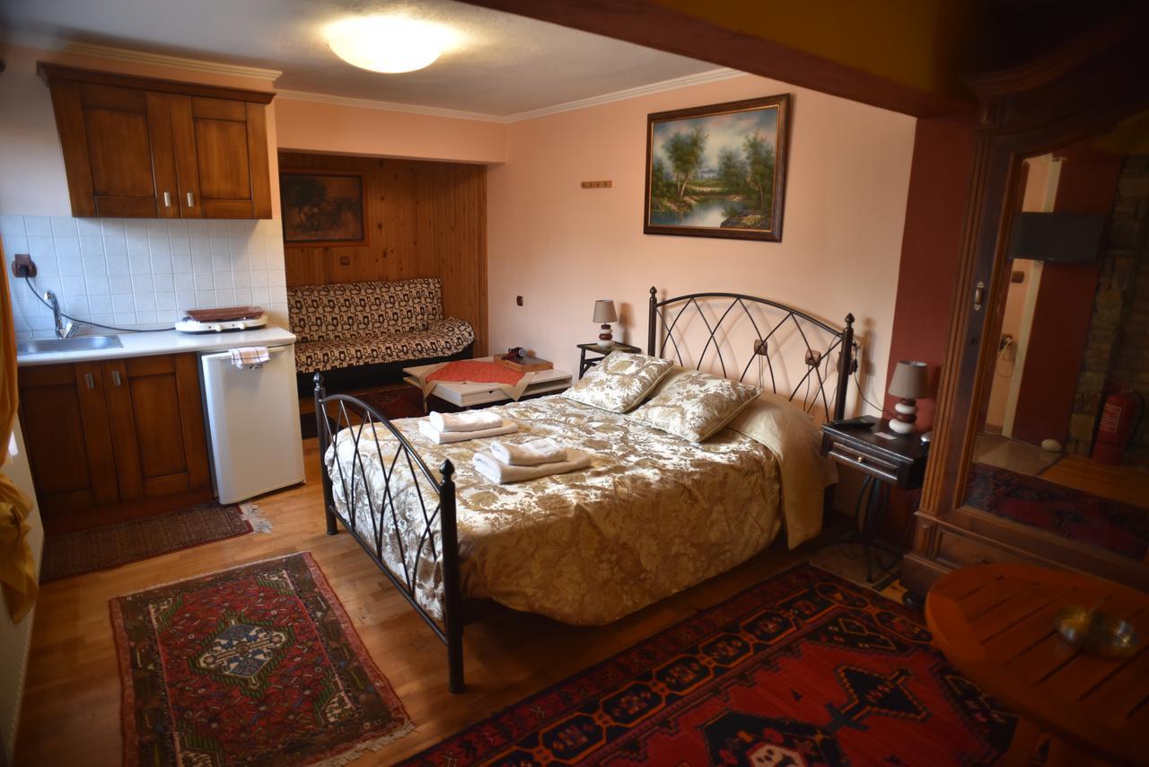 Santa Marina Guesthouse Káto Loutrákion 외부 사진