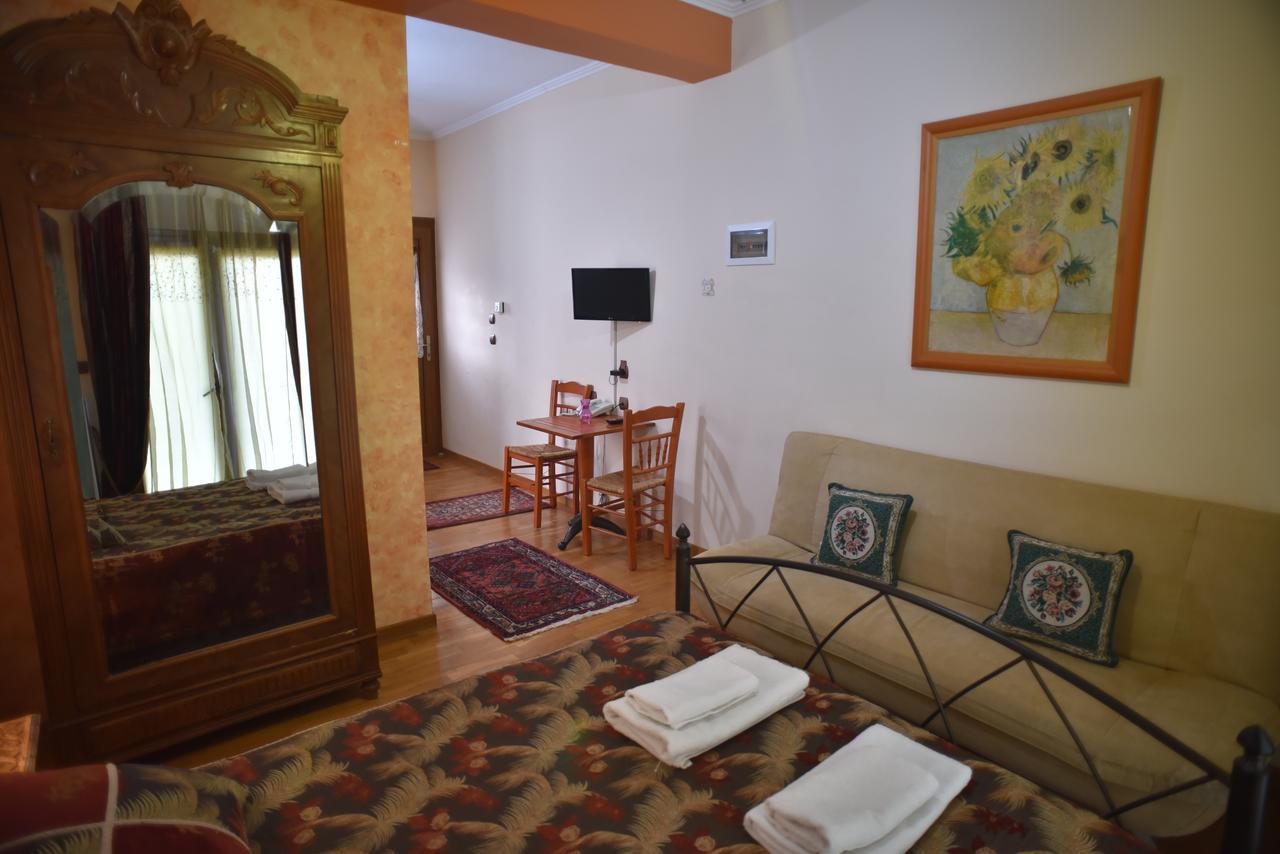 Santa Marina Guesthouse Káto Loutrákion 외부 사진