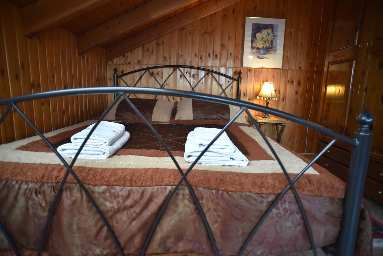 Santa Marina Guesthouse Káto Loutrákion 외부 사진