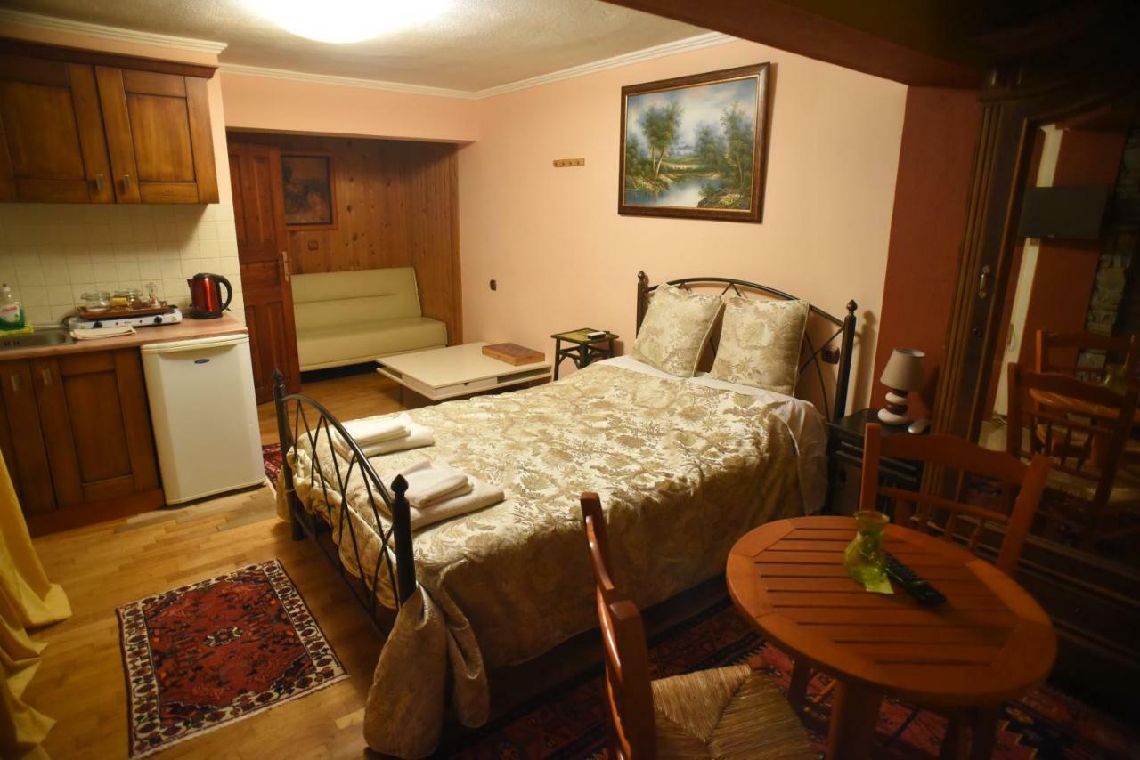 Santa Marina Guesthouse Káto Loutrákion 외부 사진